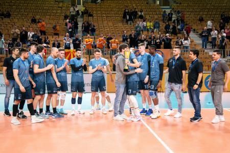 Calcit Volley s pokalom za drugo mesto